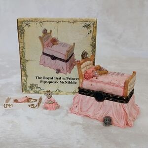 Boyds Treasure Box The Royal Bed w/Princess Pipsqueak McNibble 2006 Trinket Box